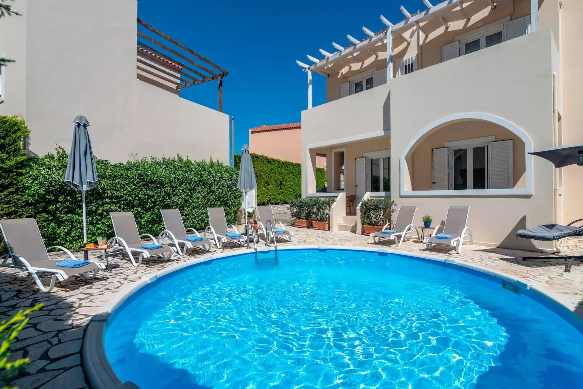 Garden and swimming pool