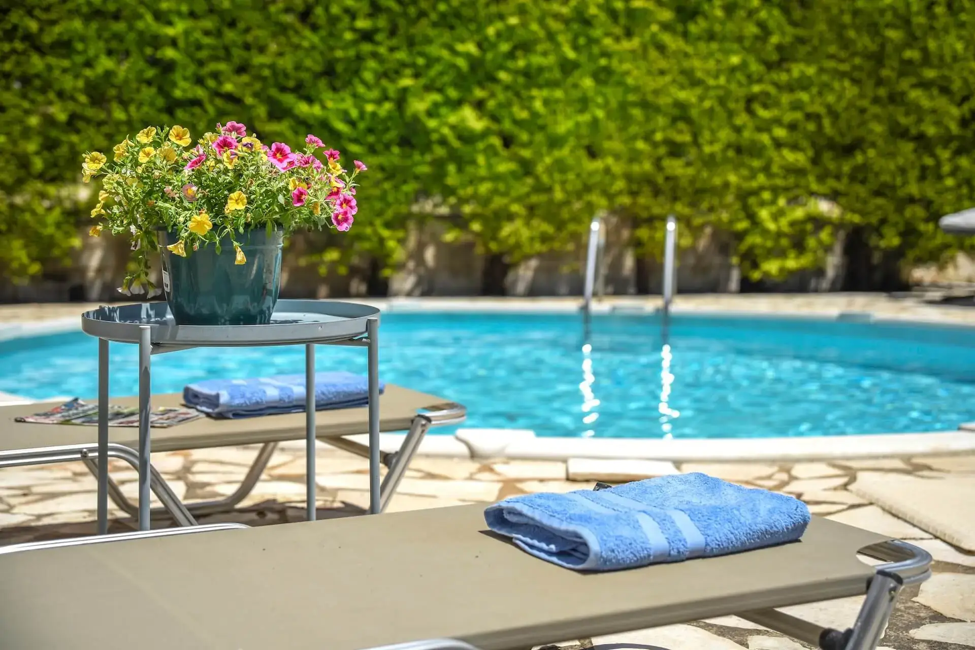 Private pool & garden