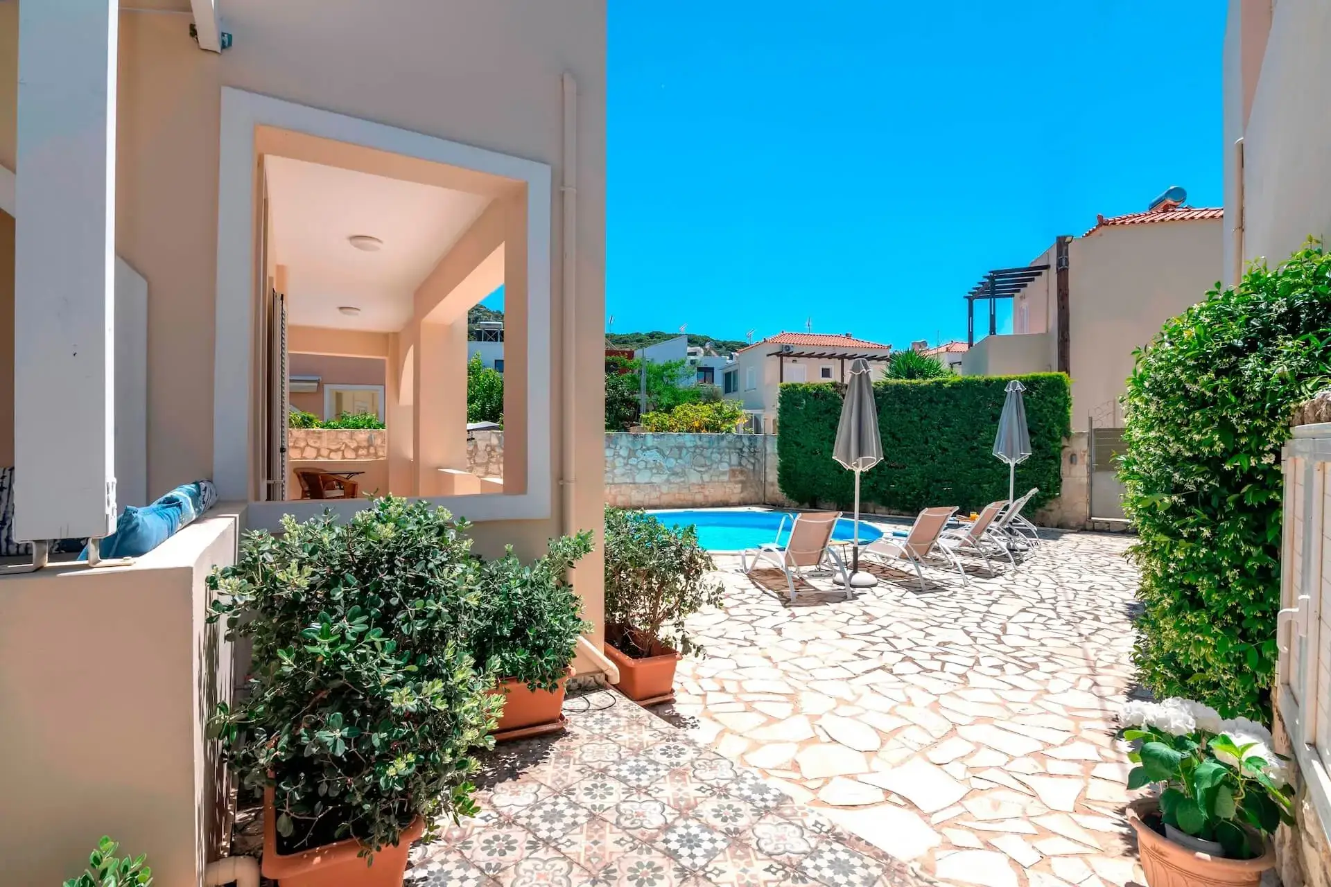 Private pool & garden